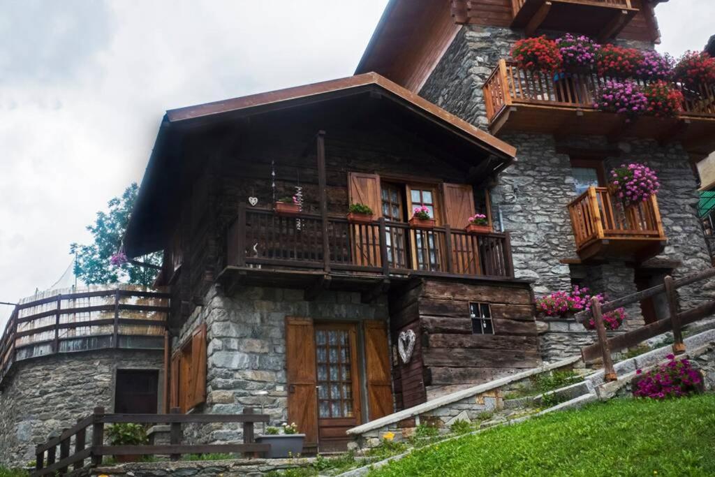 Chalet indipendente in centro a Valtournenche Buitenkant foto
