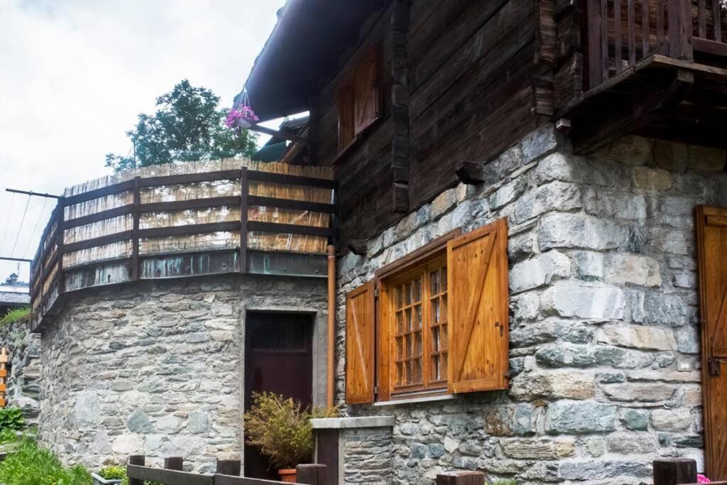 Chalet indipendente in centro a Valtournenche Buitenkant foto