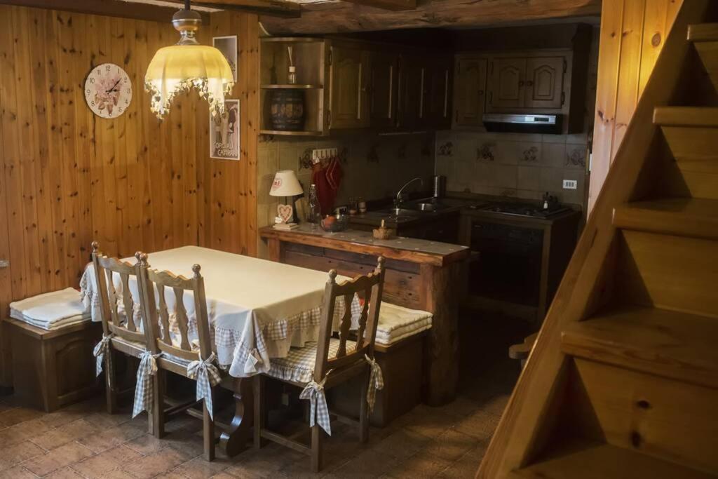 Chalet indipendente in centro a Valtournenche Buitenkant foto