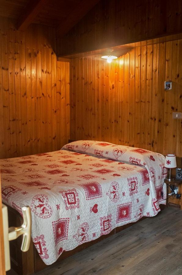 Chalet indipendente in centro a Valtournenche Buitenkant foto